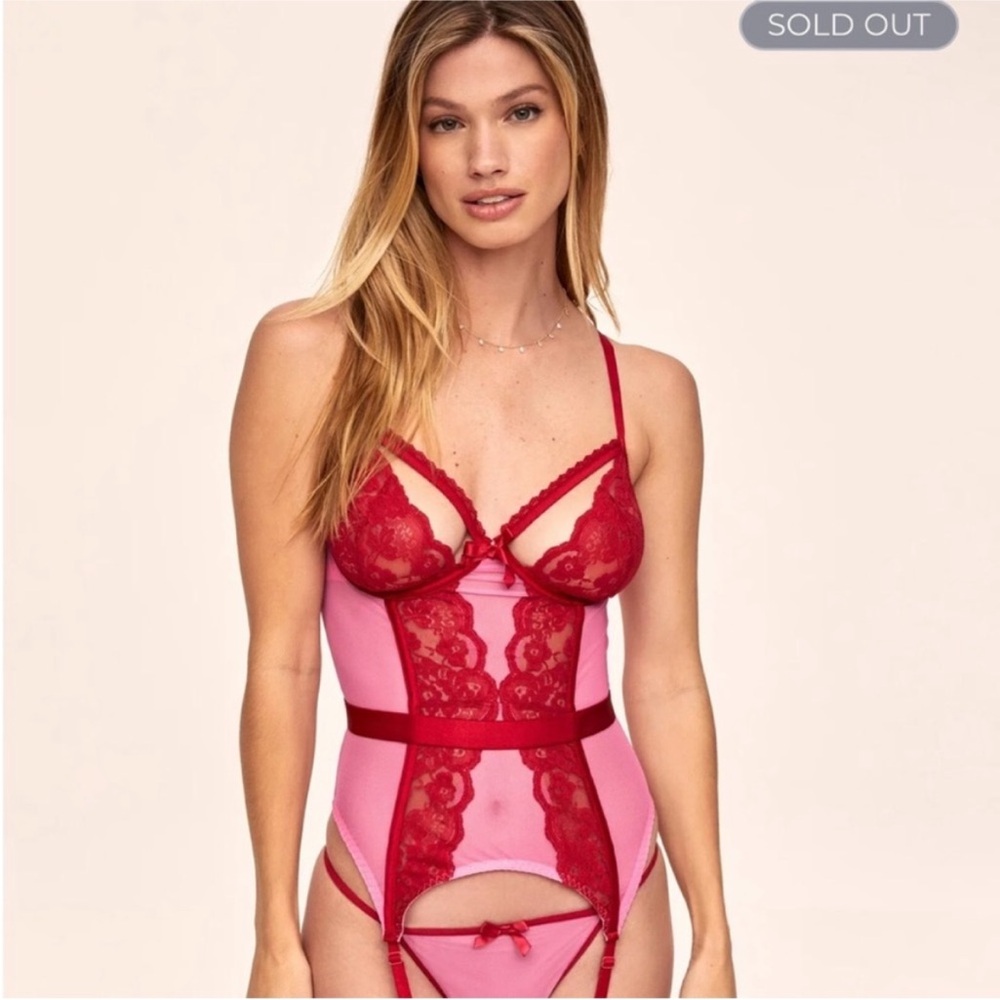 Pink and red lace corset with garter straps
Valentines 💘 ready